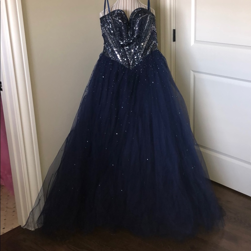Mori Lee